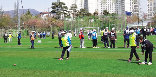 대한노인회 경남 양산시지회는 일 년에 4개 게이트볼대회를 개최한다.