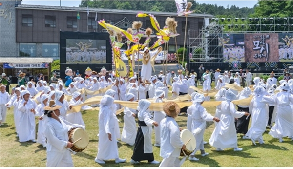 서천군지회 회원들은 해마다 한산 모시문화제에 참가해오고 있다.