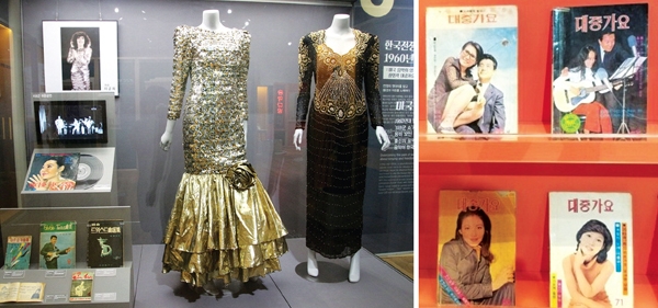 노래책을 통해 한국대중음악사를 재조명하는 전시가 공립박물관인 서울 송파책박물관에서 열리고 있다. 사진은 인어옷을 연상시키는 이금희의 무대의상(왼쪽)과 노래책의 모습.
