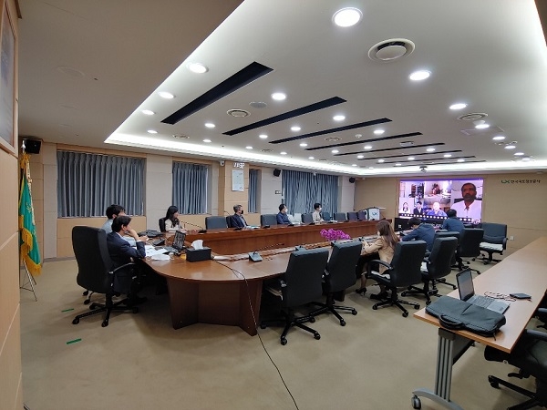 LX는 15일 유엔 공간정보관리 아시아-태평양지역 총회(UN-GGIM-AP)가 코로나19 위기상황 극복을 위해 개최한 온라인 회의에서 효과적인 한국형 공간안전정보 제공 우수사례를 발표했다.(사진=LX)
