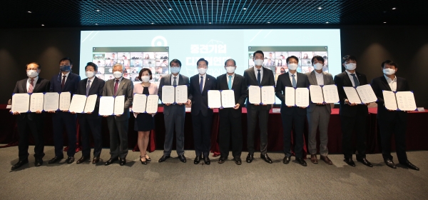 쿠팡은 23일 서울 중구 더존 을지타워에서 열린 ‘중견기업 디지털연대 출범식’에 참석했다고 밝혔다.(사진=쿠팡)