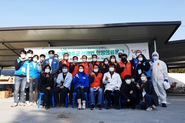 LX는 지난 31일 비영리법인 햇살마루와 함께 전북 완주군 상관면을 방문해 주민 350여명을 대상으로 무료 한방 의료봉사를 실시했다.(사진=LX)