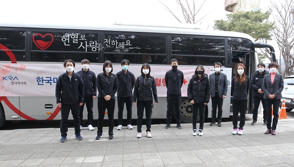 한국마사회 임직원이 코로나19 장기화 극복을 위한 '생명나눔, 헌혈운동'에 참여했다.(사진=마사회)