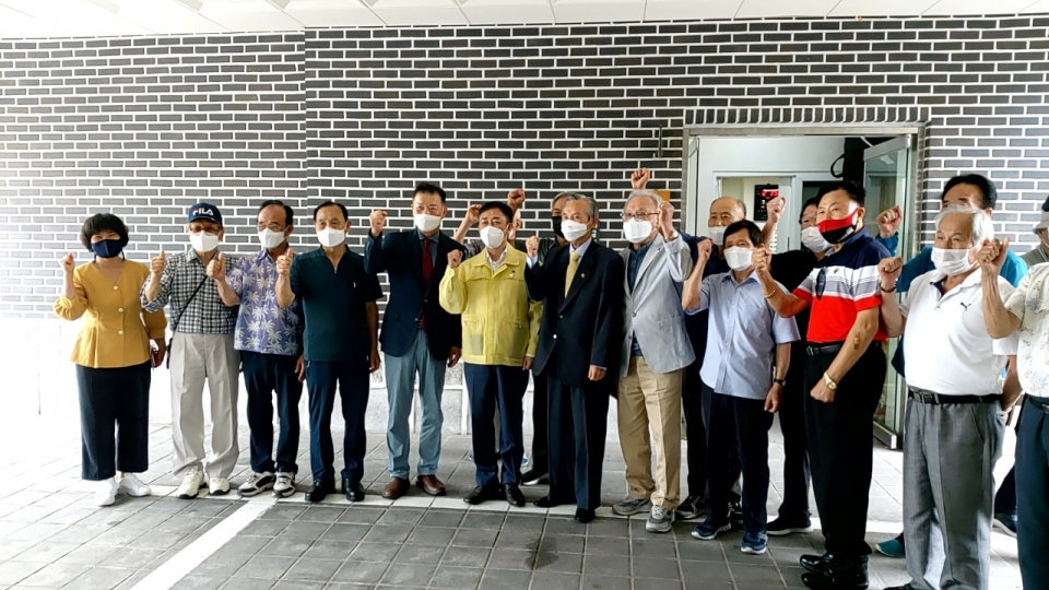 서울시연합회 경로당광역지원센터는 보건복지부 양성일 1차관과 종로구 가회경로당을 방문해 간담회를 가졌다.