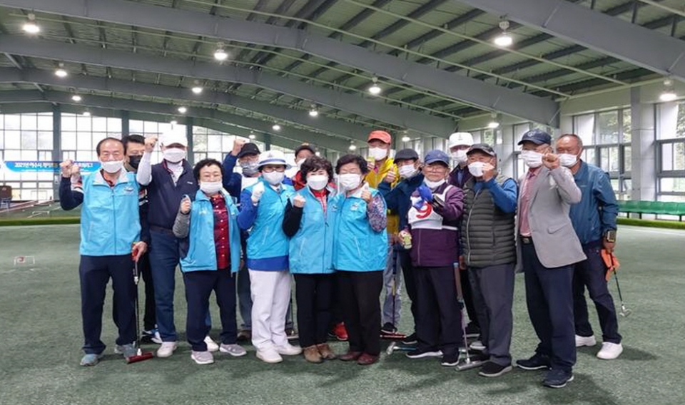 여수시지회 노인일자리 및 사회활동지원사업에 참여 중인 게이트볼 교육강사이 봉사활동을 진행했다.