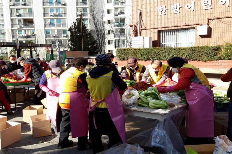 대전 서구지회가 사랑의 김장나눔 행사를 개최했다.