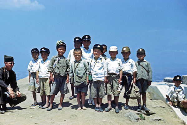해방 직후 소풍나온 아이들의 모습. 		사진=부경근대사료 연구소