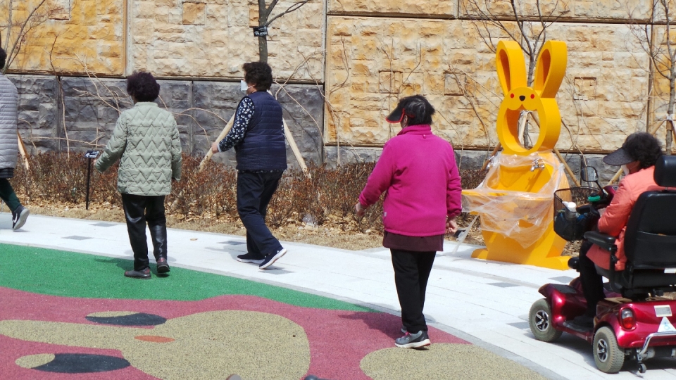 인천 부평구지회가 ‘야외걷기운동’을 시행하고 있다.