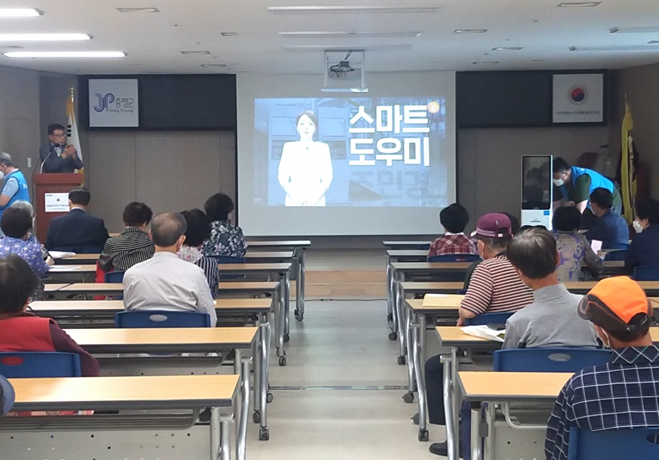 증평군지회가 스마트기기 교육을 개최했다.