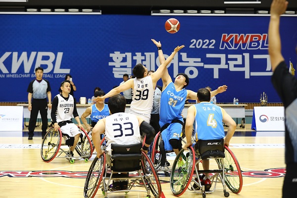 코웨이 휠체어농구단이 서울시장애인체육회와 함께  휠체어농구 미래를 이끌어갈 유망주 양성을 위해 육성선수를 공개 모집한다.
