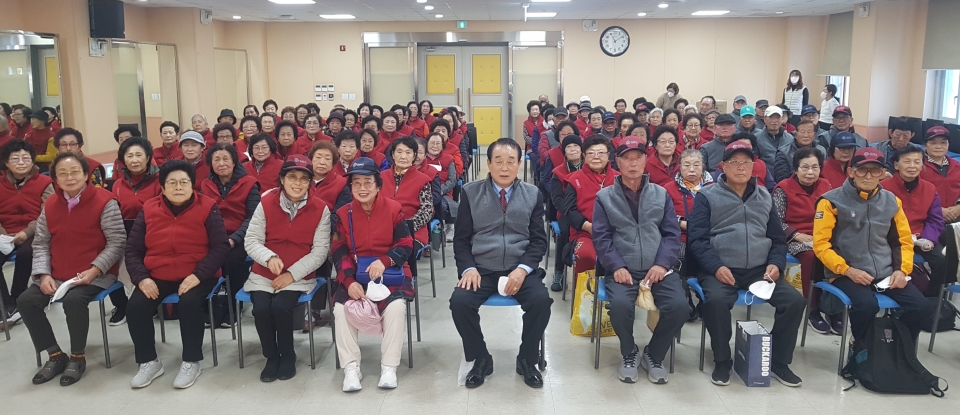 안양시 만안구지회가 노인사회활동지원사업 참여자 간담회를 가졌다.