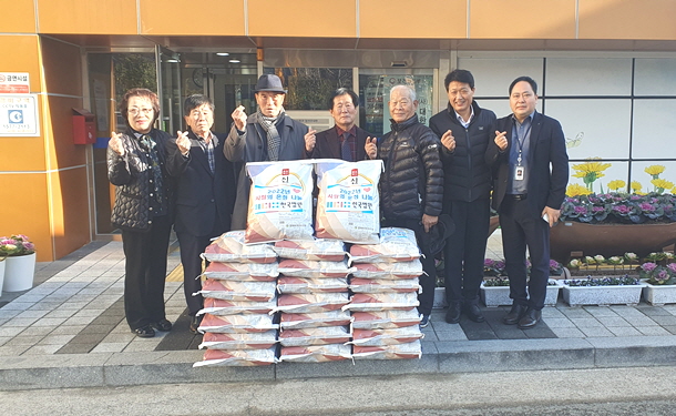 순천시지회가 순천시 한국병원에서 쌀을 기증받았다