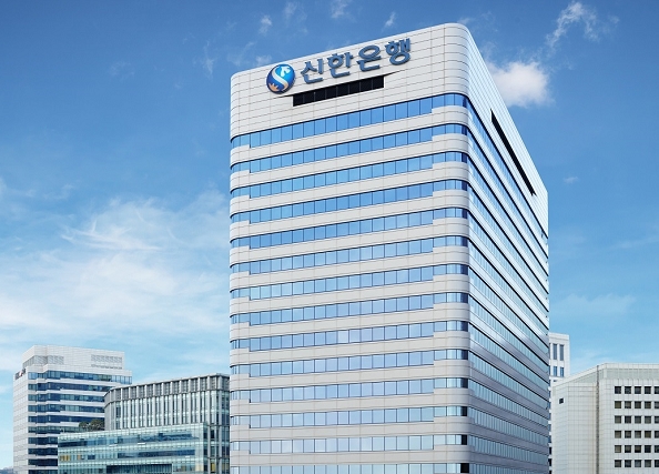 신한은행이 취약 중소기업 차주 대상 7% 초과 대출에 1년간 최대 3%p 이자를 되돌려 준다.