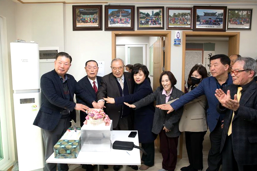 서울 영등포구지회가 신길3동 구립수정경로당 개소 10주년 기념행사를 가졌다.
