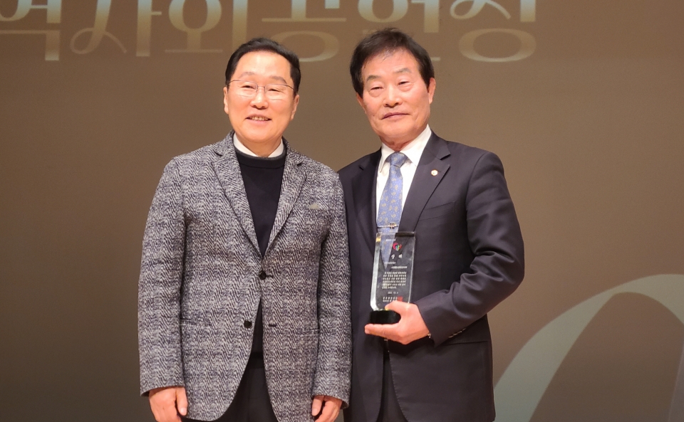 문경시지회가 2023년 경로당행복선생님지원사업 시상식에서 3개 부문에서 수상했다.