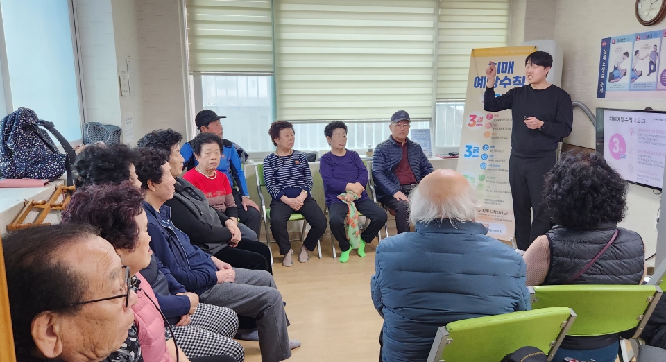 청주시 상당서원구지회가 도란도란 어르신맞춤 인지프로그램을 실시했다.