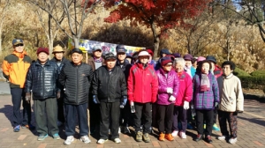 회원 50여명 등 봉화산 둘레 걷기