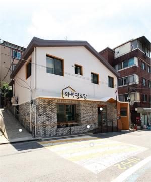 서울시, ‘경로당 유니버설디자인 가이드북’ 개발…“우천에 대비, 경로당 입구에 지붕 덮개 씌워야”