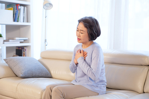 극도의 불안감에 숨 막히는 증상 겪는 ‘공황장애’의 증상과 치료법