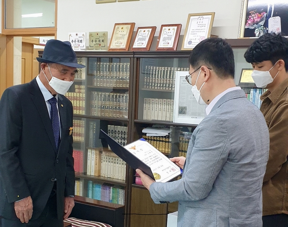 대구 달서구지회 김해동 지회장이 대구성서경찰서로부터 감사장을 받았다.