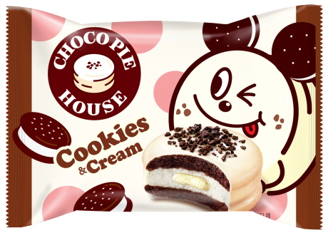 오리온이 초코파이하우스 ‘쿠키앤크림 초코파이’를 통해 겨울 디저트 수요에 대응한다.(사진=오리온)