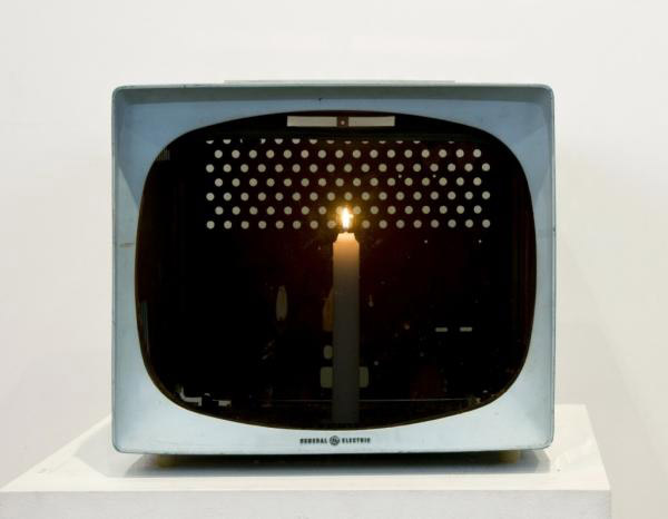 백남준의 ‘촛불 TV’(1975)