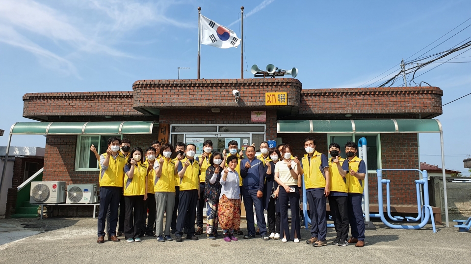 한국전기안전공사는 경로당 노후전기설비를 개선하는 봉사활동을 했다.