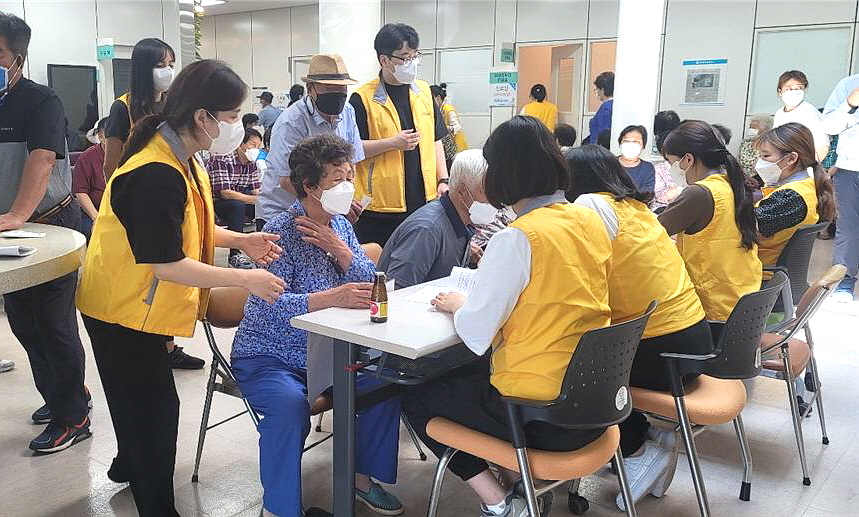 강원 인제군지회가 매년 강북 연세사랑병원 무료 검진을 진행했다.