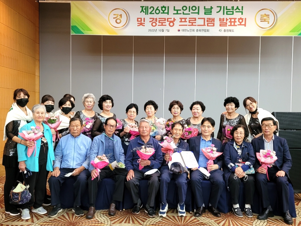 진천군지회가  경로당 프로그램 발표회에 참가해 장려상을 수상했다.