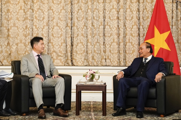조현준 효성 회장(좌측)과 응우옌 쑤언 푹 베트남 국가주석(우측) (사진=효성)