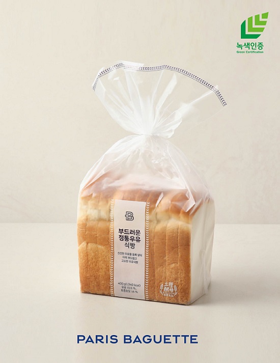 파리바게뜨가 식빵 등 주요 베이커리 품목에 녹색인증 포장재 적용을 확대한다.