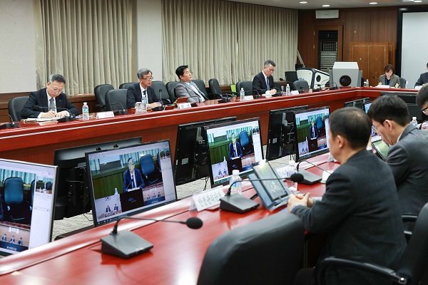 한국마사회가 지난 28일 정기환 회장 및 경영진 등이 참삭한 가운데 ‘제1차 경영혁신위원회’를 개최했다.