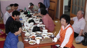 함양불교 봉사회, 어르신 음식 대접